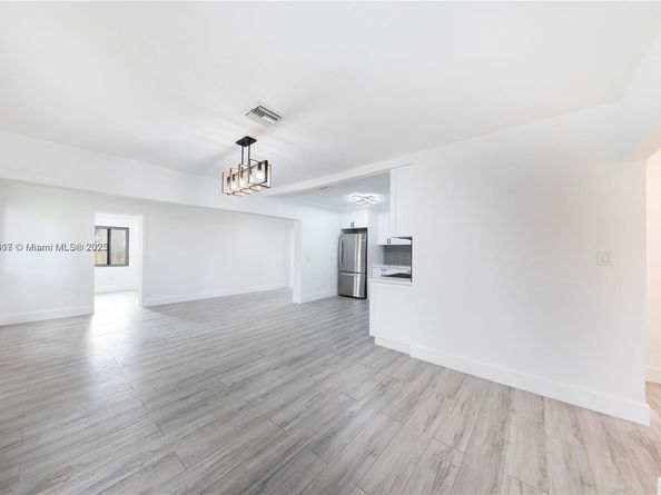 271 NW 143rd St, Miami FL 33168