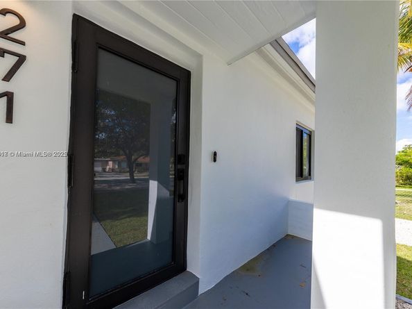271 NW 143rd St, Miami FL 33168
