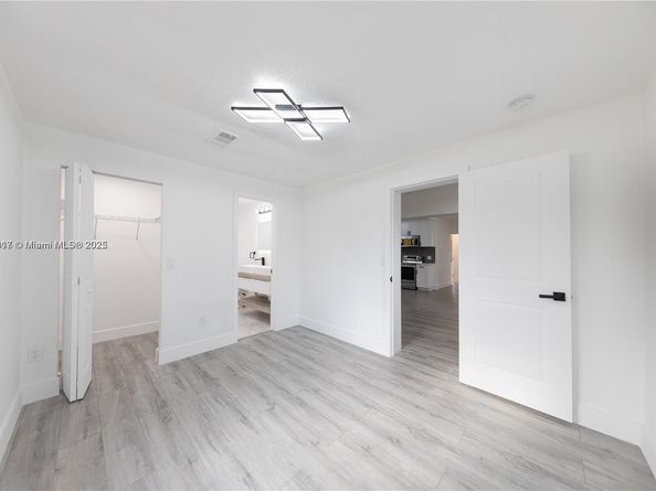 271 NW 143rd St, Miami FL 33168