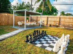 271 NW 143rd St, Miami FL 33168