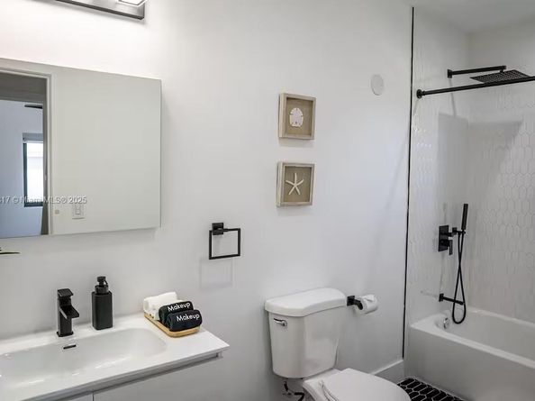 271 NW 143rd St, Miami FL 33168