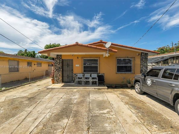 2311 NW 33rd St, Miami FL 33142