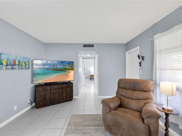 600 Pine Dr 111, Pompano Beach FL 33060