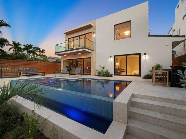 1815 Fairhaven Pl, Miami FL 33133