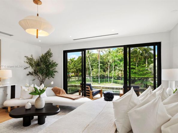 1815 Fairhaven Pl, Miami FL 33133