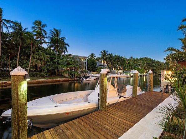 1815 Fairhaven Pl, Miami FL 33133