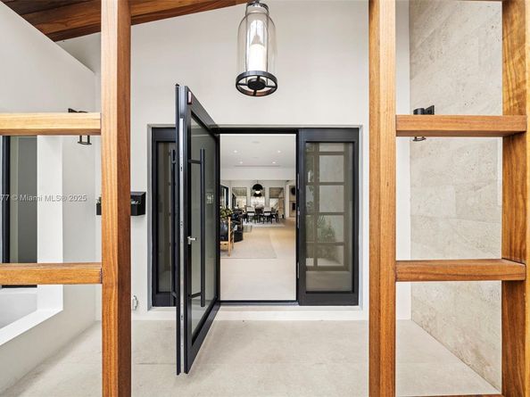 1815 Fairhaven Pl, Miami FL 33133