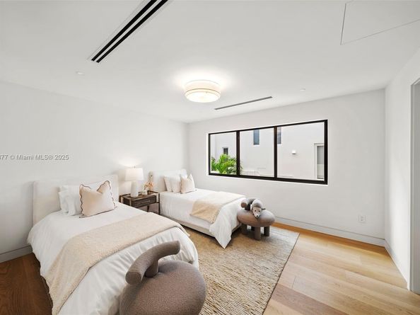 1815 Fairhaven Pl, Miami FL 33133