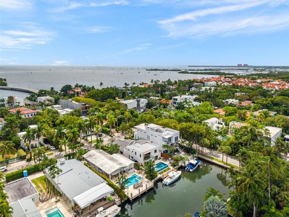 1815 Fairhaven Pl, Miami FL 33133