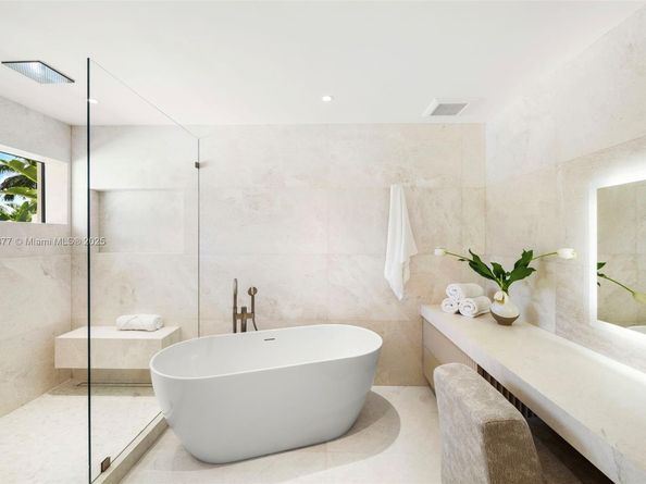 1815 Fairhaven Pl, Miami FL 33133