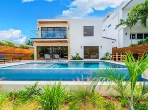 1815 Fairhaven Pl, Miami FL 33133