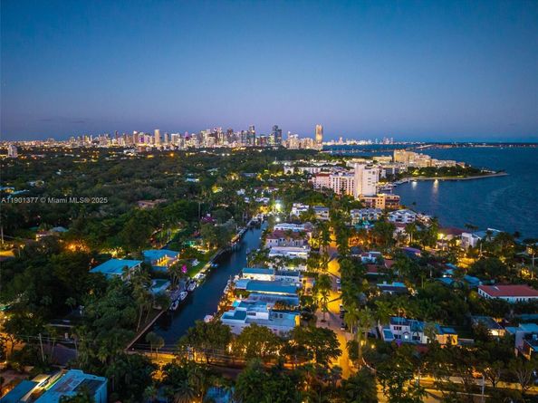 1815 Fairhaven Pl, Miami FL 33133