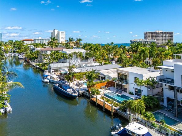 1815 Fairhaven Pl, Miami FL 33133