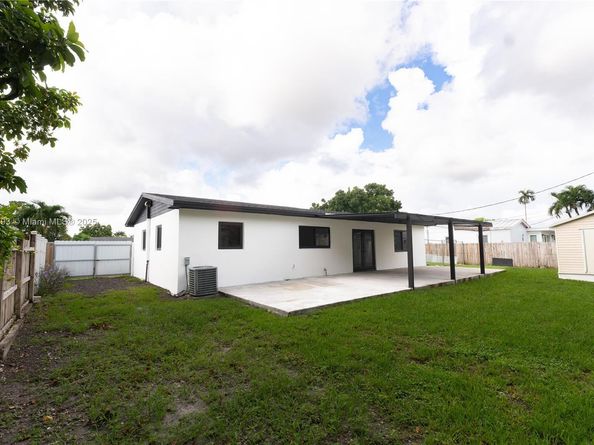 10441 SW 50th Ter, Miami FL 33165