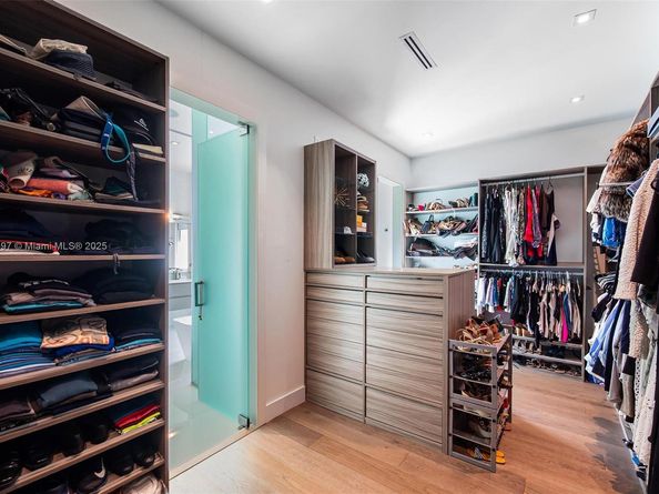 7360 SW 53rd Pl, Miami FL 33143