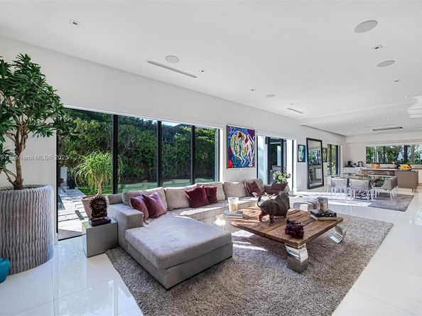 7360 SW 53rd Pl, Miami FL 33143