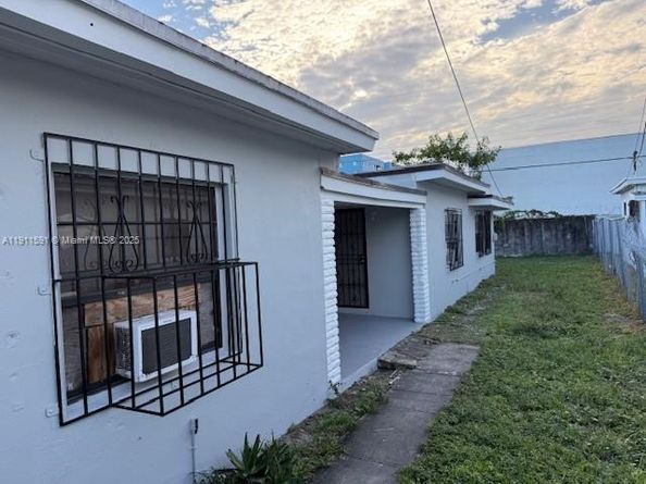 6920 NW 6th Ct, Miami FL 33150