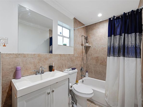 3931 NW 32nd Ave, Lauderdale Lakes FL 33309