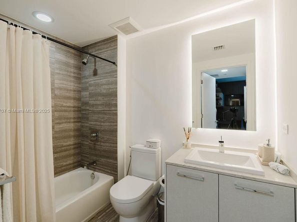 1010 Brickell Ave 1501, Miami FL 33131