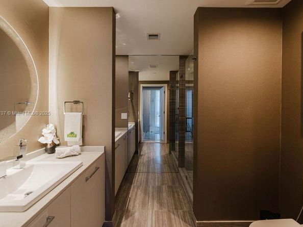 1010 Brickell Ave 1501, Miami FL 33131