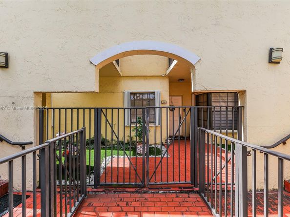13044 SW 88th Ter N 105, Miami FL 33186