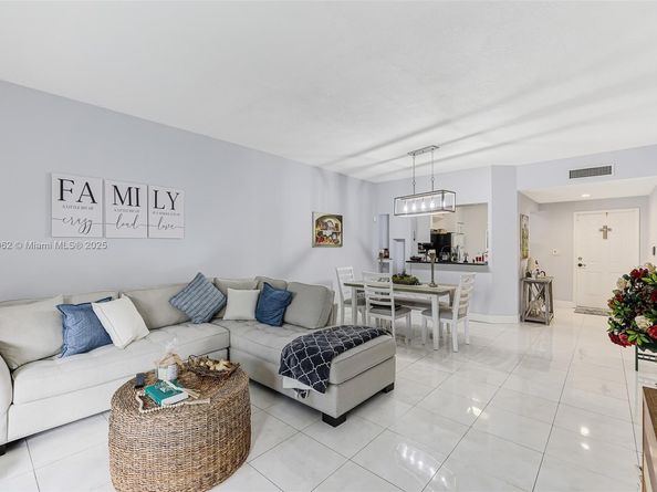 13044 SW 88th Ter N 105, Miami FL 33186