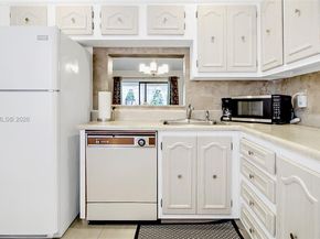 4000 NW 44th Ave 306, Lauderdale Lakes FL 33319