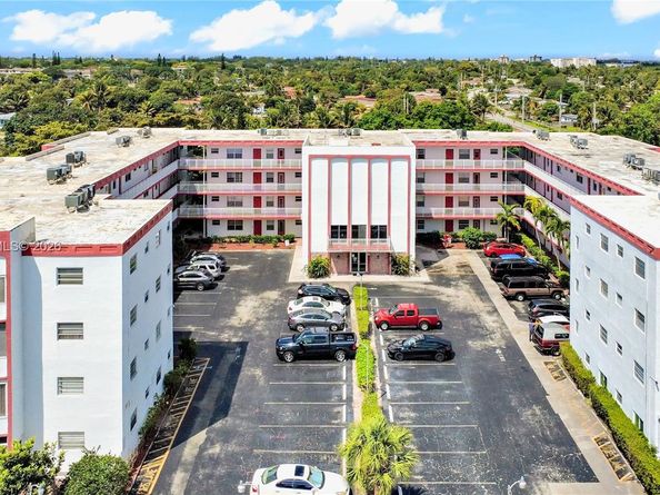 4000 NW 44th Ave 306, Lauderdale Lakes FL 33319