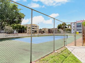 4000 NW 44th Ave 306, Lauderdale Lakes FL 33319