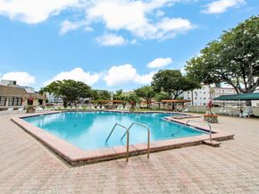 4000 NW 44th Ave 306, Lauderdale Lakes FL 33319