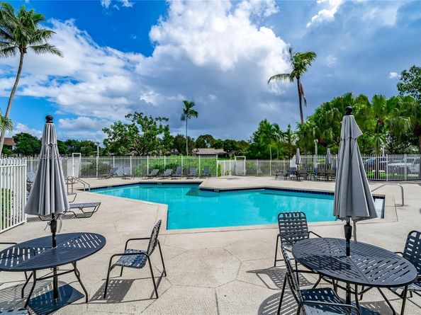 552 NW 98th Ave, Plantation FL 33324