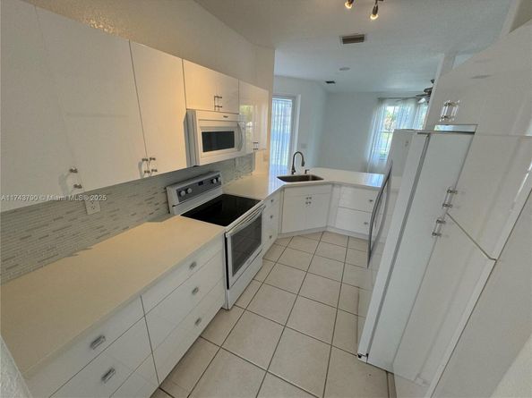 3523 SW 169th Ter, Miramar FL 33027