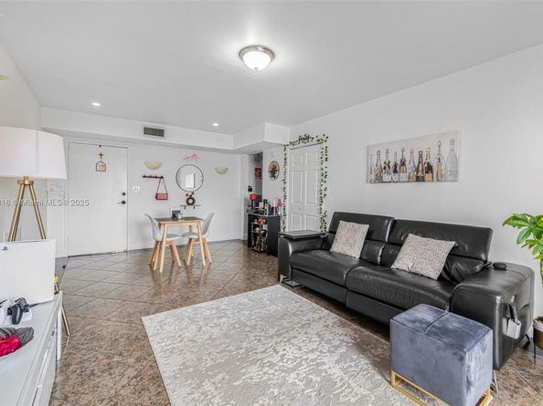 4705 NW 7th St 4087, Miami FL 33126