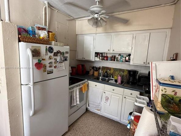 810 NW 24th Ct, Miami FL 33125