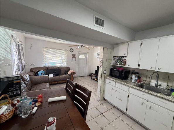 810 NW 24th Ct, Miami FL 33125