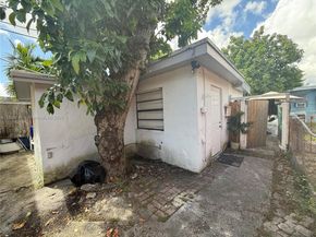 810 NW 24th Ct, Miami FL 33125