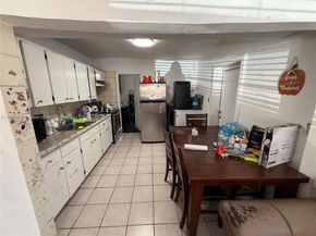 810 NW 24th Ct, Miami FL 33125