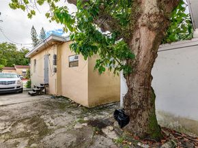 810 NW 24th Ct, Miami FL 33125