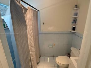 810 NW 24th Ct, Miami FL 33125