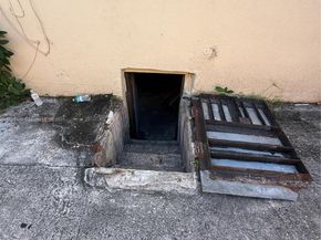 810 NW 24th Ct, Miami FL 33125