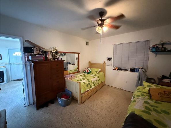 810 NW 24th Ct, Miami FL 33125