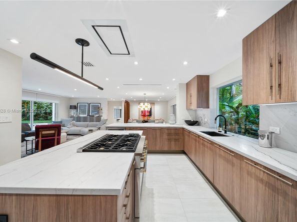 1075 NE 99th St, Miami Shores FL 33138