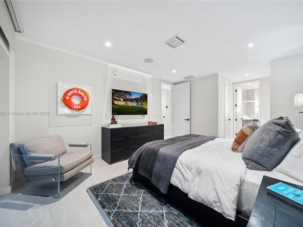 1075 NE 99th St, Miami Shores FL 33138