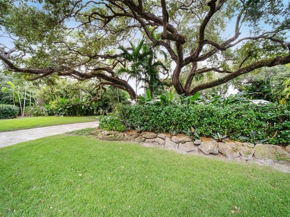 1075 NE 99th St, Miami Shores FL 33138