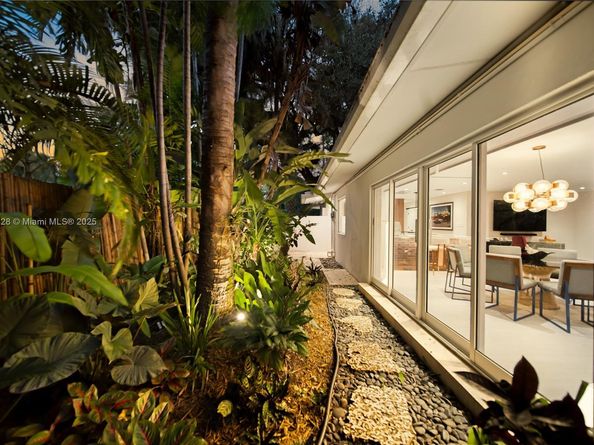 1075 NE 99th St, Miami Shores FL 33138