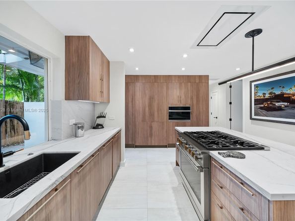 1075 NE 99th St, Miami Shores FL 33138