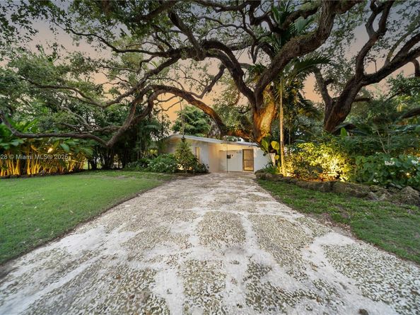 1075 NE 99th St, Miami Shores FL 33138