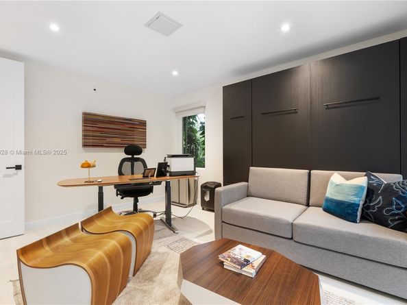 1075 NE 99th St, Miami Shores FL 33138