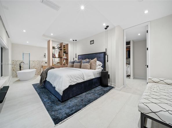 1075 NE 99th St, Miami Shores FL 33138