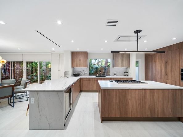 1075 NE 99th St, Miami Shores FL 33138